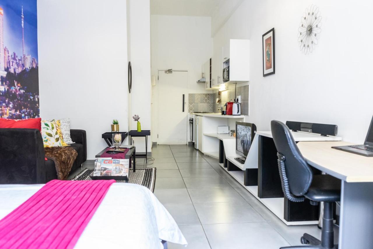 Stunning Maboneng Precinct Studio Apartment At 12 Decades Building جوهانسبورغ المظهر الخارجي الصورة