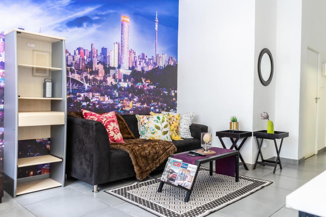 Stunning Maboneng Precinct Studio Apartment At 12 Decades Building جوهانسبورغ المظهر الخارجي الصورة
